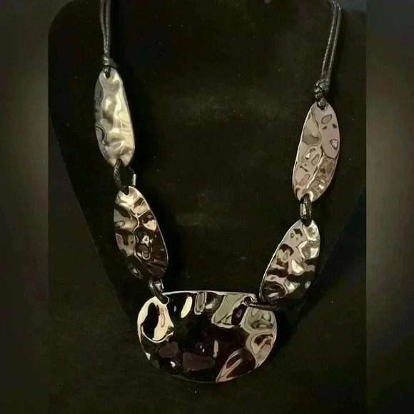 🛑 3 for$25 deal. SHINY black SILVER TONE METAL PEBBLE PANELS
LINKED NECKLACE - Picture 5 of 7